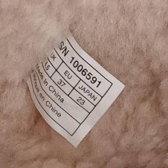 UGG Australia Women's Brown Suede Round Toe Pull-On Classic Short Boot Size 6 - Picture 6 of 6